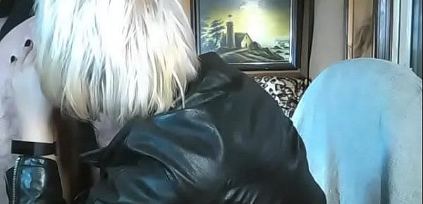  AimeeParadise licks the anus of the spouse at the request of the client ))